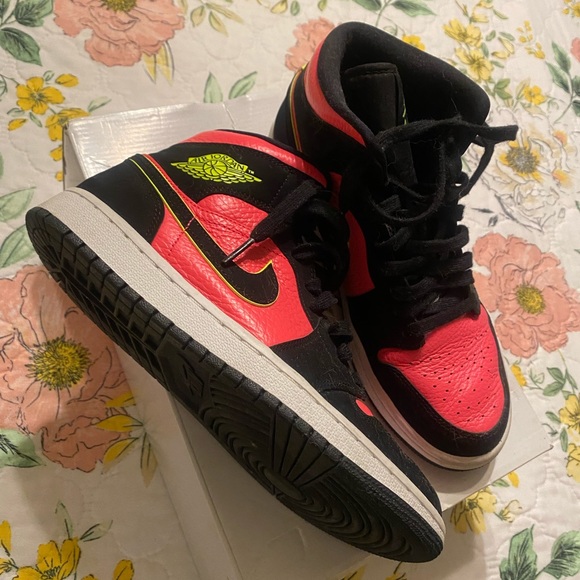 Nike Air Jordan - Picture 2 of 3